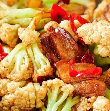 Dry Fried Cauliflower (Pork in) / 干锅花菜（含猪肉，微辣）